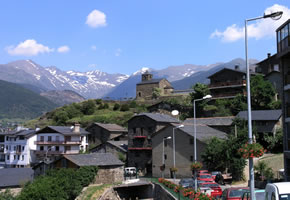 Andorra ist ein Zwergstaat, umgeben von den Pyrenäen